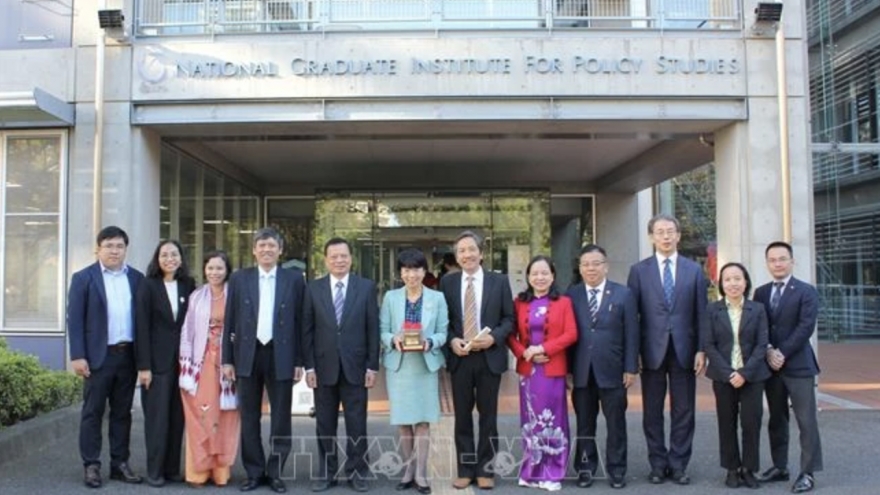 Vietnam, Japan exchange experience in public administration science